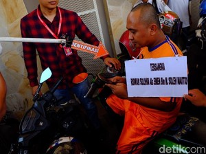 Rekonstruksi Pembunuhan PSK Online Karawang, Korban Sempat Gigit Emen