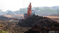 Jalan ini dibangun di atas lahan yang sebelumnya gunakan sebagai lahan pertanian padi.
