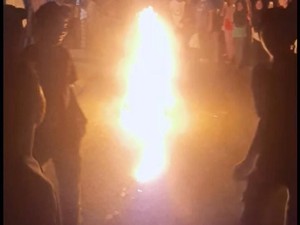 Kesal SMPN 1 Mancak Serang Disegel Ahli Waris, Warga Bakar Ban