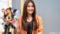 Senyuman cantik Ayu Ting Ting. Foto: Noel/detikFoto