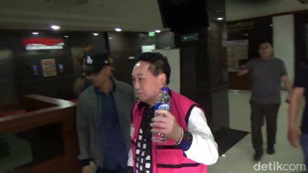  Buronan kasus korupsi sewa lahan di Makassar Sulsel, Soedirjo Aliman alias Jeng Tang dibawa ke kantor Kejati Sulsel