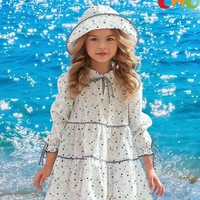 Alina saat ini tergabung di agensi model President Kids Management. Sang manajer Roman Khukar memujinya sebagai seorang pekerja keras di usia yang masih sangat muda. Foto: Instagram/@alina_yakupova_official