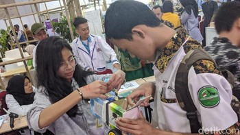 Kalian juga bisa membuat robotika dari botol plastik. (Foto: detikINET/Agus Tri Haryanto)