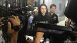 Penampakan Perdana Vicky Nitinegoro saat Tinggalkan Polda