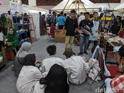 Serunya Jajal Pesawat R80 dan Selfie Bareng BJ Habibie