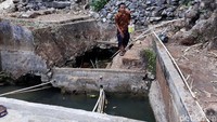 Keberadaan Sendang Beji menjadi andalan warga sekitar untuk memenuhi kebutuhan air bersih.