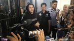 Penampakan Perdana Vicky Nitinegoro saat Tinggalkan Polda
