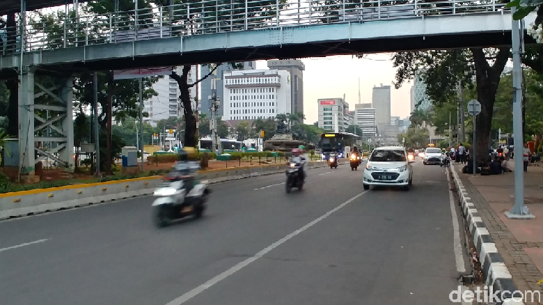 Massa BEM SI Bubar, Jalan Medan Merdeka Barat Kembali Dibuka Massa BEM SI Bubar, Jalan Medan Merdeka Barat Kembali Dibuka