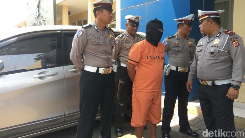 Pelaku Tabrak Lari Kakek di Bandung Barat Terancam 6 Tahun Bui Pelaku Tabrak Lari Kakek di Bandung Barat Terancam 6 Tahun Bui