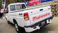 Bicara harga, untuk Scorpio Single Cabin 4x4 MT dibanderol Rp 278 juta on the road, sedangkan Scorpio Double Cabin 4x4 MT dibanderol Rp 318 juta on the road, dengan empat pilihan warna Red Rage, De-Sat Silver, Diamond White, dan Napoli Black.