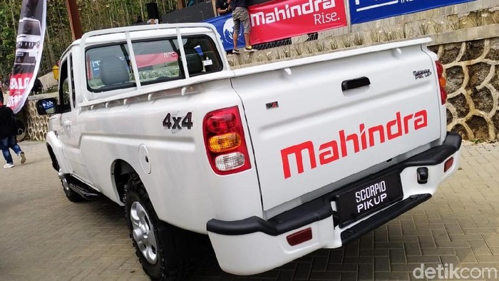 Mahindra & Mahindra Ltd resmi menghadirkan lini produk terbaru mereka, Scorpio Pikup Single Cab dan Scorpio Pikup Double Cab. Dua mobil ini bakal dipasarkan oleh distributor RMA Group.