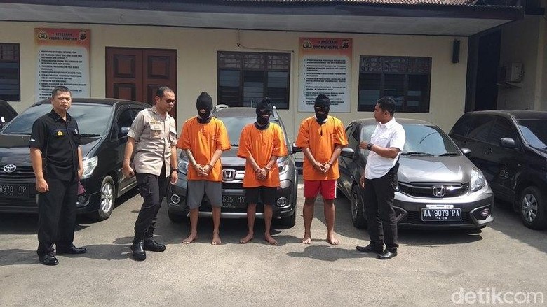 6 Mobil Rental Hasil Penipuan Diamankan dari Pelabuhan Semarang 6 Mobil Rental Hasil Penipuan Diamankan dari Pelabuhan Semarang