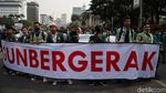 Massa BEM SI Menyemut di Patung Kuda