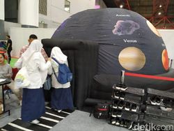 Serunya Jajal Pesawat R80 dan Selfie Bareng BJ Habibie