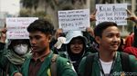 Massa BEM SI Menyemut di Patung Kuda