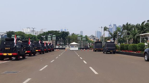 Pengamanan Diperketat Jelang Pelantikan Presiden, Barracuda Terparkir di DPR