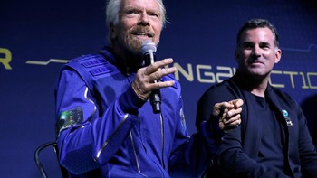 Richard Branson sendiri juga akan ikut melesat ke angkasa dengan pesawat miliknya. Foto: Reuters