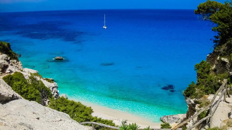 Baunei, Ogliastra, Kepulauan Sardinia Scenic view of the beach of Cala Goloritzé, Sardinia, Italy