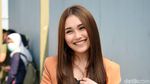 Terpesona Senyum Ayu Ting Ting