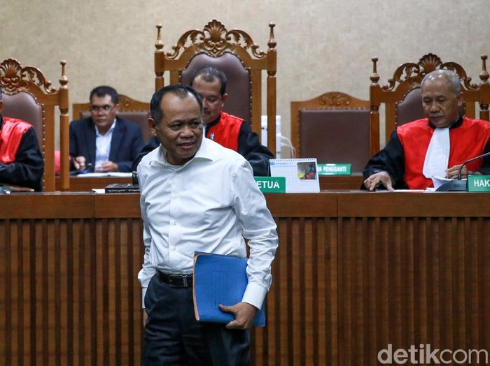 Habil Marati jalani sidang lanjutan terkait dakwaan kepemilikan senjata api ilegal. Dalam sidang lanjutan itu hakim tolak permohonan eksepsi yang diajukannya.