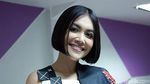 Senyum Denada saat Kabarkan Anaknya Membaik
