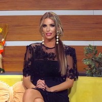 Politik adalah cinta kedua saya. Saya tidak bisa lagi melihat semua hal buruk yang terjadi di negara saya. Orang-orang muda pergi, angka kelahiran menurun, imbuhnya.  Ia pun meminta bantuan netizen untuk menjadi sukarelawan kampanyenya. (Foto: Instagram)