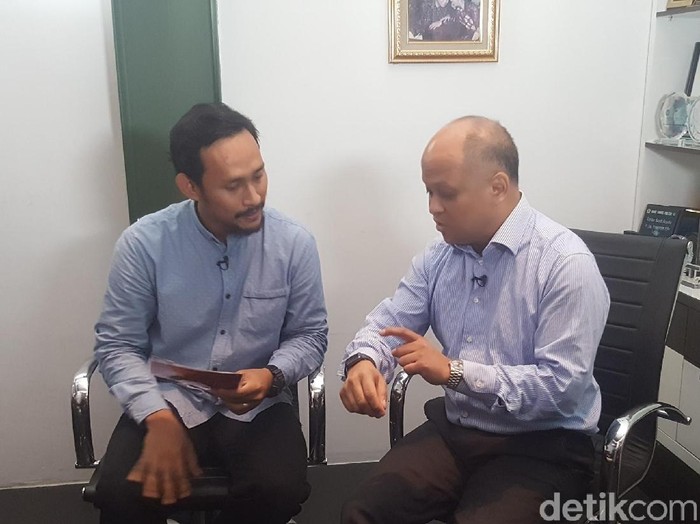 Ilham Habibie dan 2 arlojinya (Fitraya Ramadhanny/detikINET) Ilham Habibie dan 2 arlojinya (Fitraya Ramadhanny/detikINET)