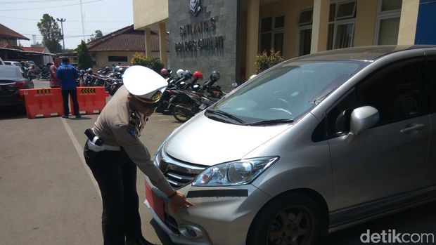 Pelaku Tabrak Lari Kakek di Bandung Barat Terancam 6 Tahun Bui
