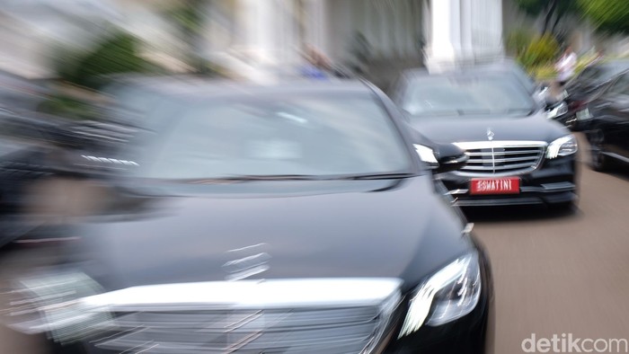 Sebanyak 18 unit mobil Mercedes Benz disiapkan untuk tamu negara sahabat saat pelantikan Presiden Jokowi.