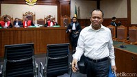 Habil Marati dalam perkara ini mengajukan eksepsi atau nota keberatan dakwaan penuntut umum. Habil menyebut dakwaan penuntut umum tidak cermat dan jelas.