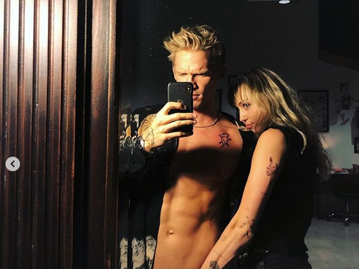 Miley Cyrus dan Cody Simpson.