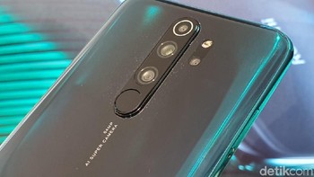 Kamera menjadi yang sektor diunggulkan. Kamera utamanya 64 MP, ini menjadi pertama di Indonesia. Dengan ukuran tersebut membuat foto dapat dicetak dengan tinggi sampai 3,26 meter. Redmi Note 8 Pro turut dibekali lensa ultra-lebar 8MP dengan area pandang sampai 120 derajat, lensa makro 2MP, dan sensor kedalaman 2MP. Foto: Adi Fida Rahman/detikinet