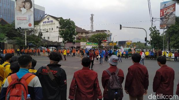 Mahasiswa Bandung Tuntut Pengusutan Kematian Pedemo dan Konflik Papua