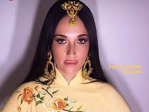Penyanyi Ini Dihujat Karena Pakai Baju Tradisional Vietnam Tanpa Celana
