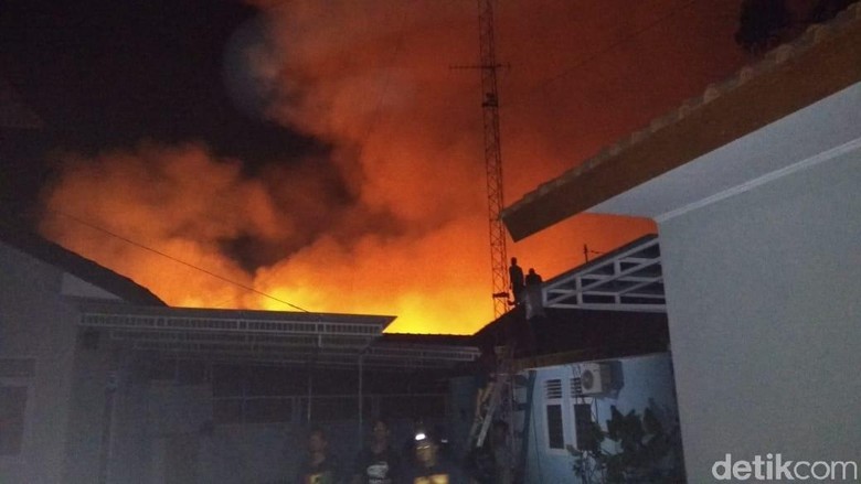Pasar Mungkid Magelang Terbakar Malam Ini Pasar Mungkid Magelang Terbakar Malam Ini
