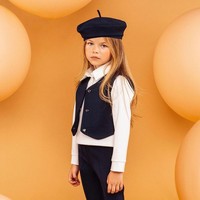 Tak hanya berparas cantik, Alina juga model stylish. Dia bisa tampil gaya dengan busana apapun, mulai dari girlie, sporty hingga a la putri. Foto: Instagram/@alina_yakupova_official