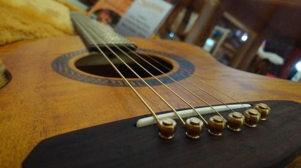 Berawal Dari Hobi, Pengrajin Ini Ekspor Gitar Rp 70 Juta