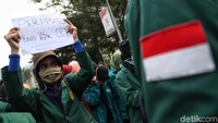 Presiden BEM UNJ, yang merupakan koordinator aksi membenarkan massa merupakan BEM SI.