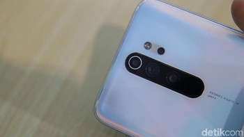 Ada empat kamera belakang, selain kamera utama 64 megapixel, ada juga lensa ultra-lebar 8MP dengan area pandang sampai 120 derajat, lensa makro 2MP, dan sensor kedalaman 2MP. Foto: Grandyos Zafna/detikcom