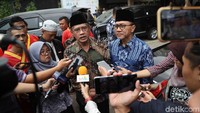 Zulkifli Hasan meminta umat Islam mengakhiri perdebatan, bersatu medukung Jokowi-Maruf membangun Indonesia.
