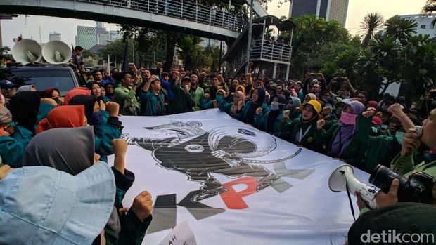 Demo BEM SI Terkait Perppu KPK.
