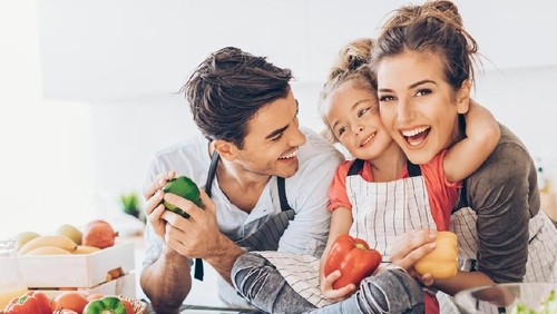 Man surprising his girl with flowers