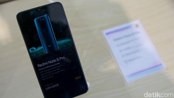 Kamera utamanya punya resolusi 64 megapixel, yang membuatnya bisa dicetak dengan tinggi sampai 3,26 meter. Foto: Grandyos Zafna/detikcom