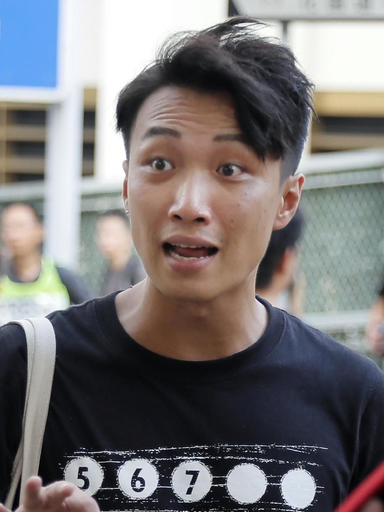 Pemimpin Demonstran Hong Kong Diserang Sekelompok Orang dengan Palu Pemimpin Demonstran Hong Kong Diserang Sekelompok Orang dengan Palu