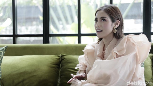 Jatuh Bangun Jessica Iskandar: di Atas Langit Masih Ada Langit