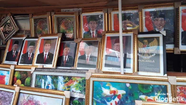 Cerita Pedagang Foto KW 1 Jokowi-Maruf Raup Untung di Pasar Baru Cerita Pedagang Foto KW 1 Jokowi-Maruf Raup Untung di Pasar Baru