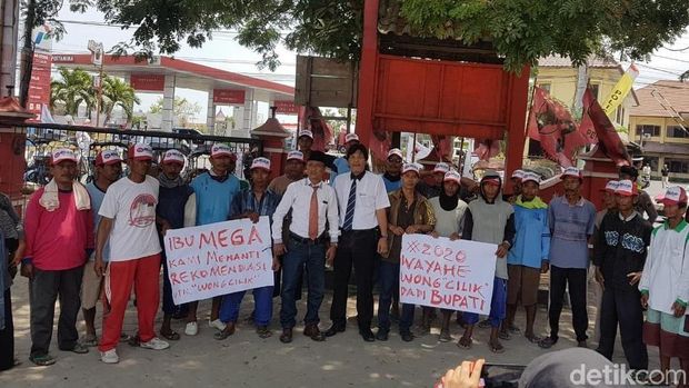Penjual Kopi Daftar Calon Bupati Rembang Lewat PDIP