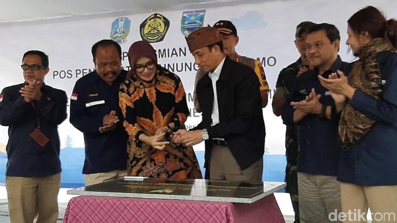 Wamen ESDM Resmikan Pos Pantau Gunung Bromo Wamen ESDM Resmikan Pos Pantau Gunung Bromo