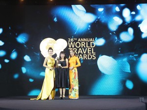 Bangga! The Trans Luxury Hotel Bandung Raih Asias Leading Business Hotel