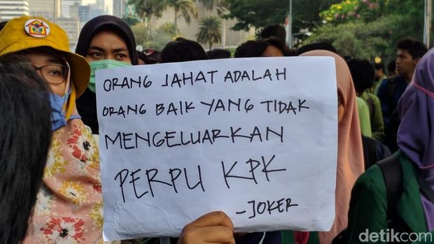 Satire BEM SI: Orang Jahat adalah Orang Baik yang Tak Keluarkan Perppu KPK